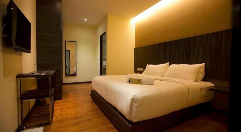 Starz Hotel Kluang Exterior photo