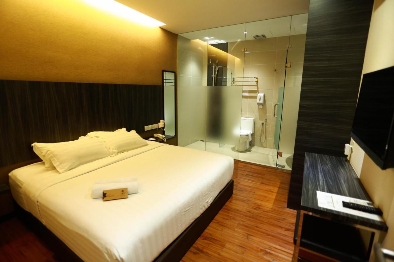 Starz Hotel Kluang Exterior photo